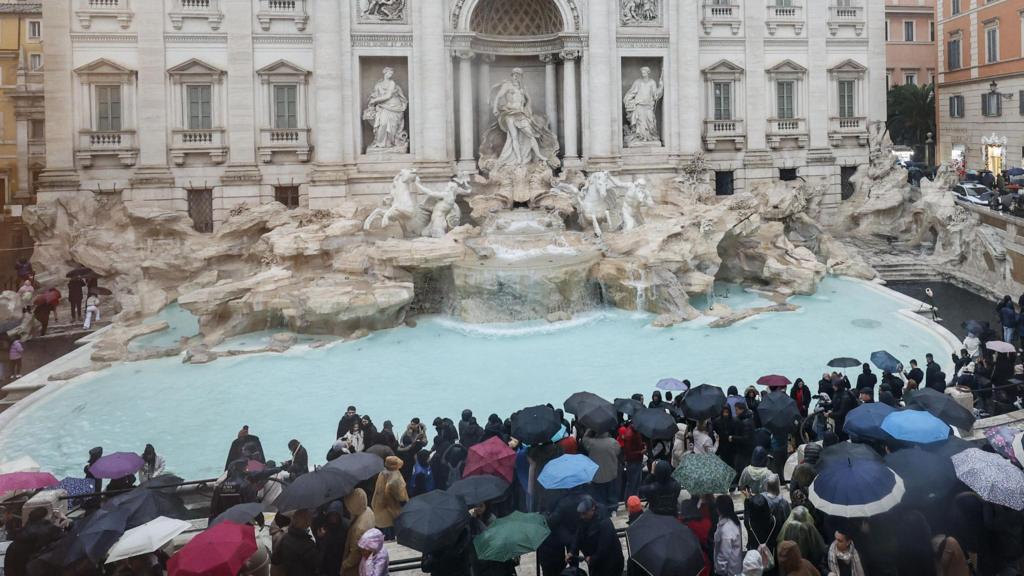 Trevi Fountain Access to Cost Tourists €2