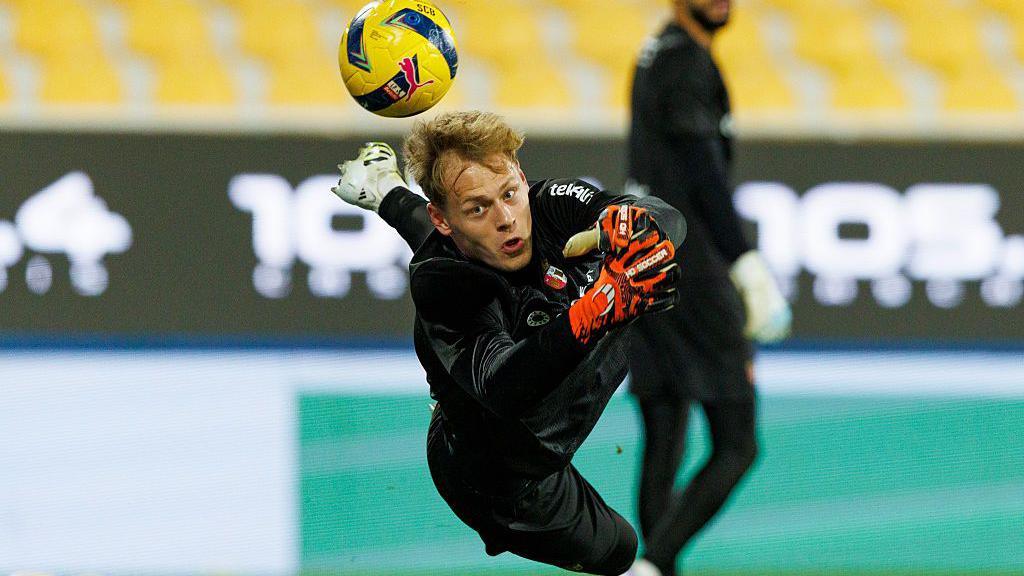 Goalkeeper Lukas Hornicek of SC Braga 
