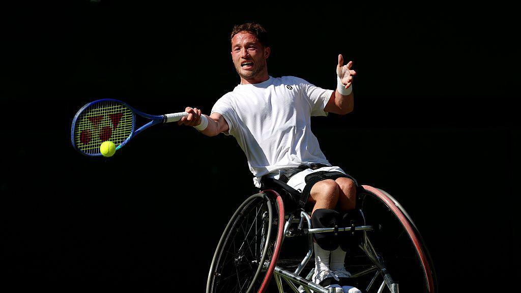 Alfie Hewett playing wheelchair tennis.
