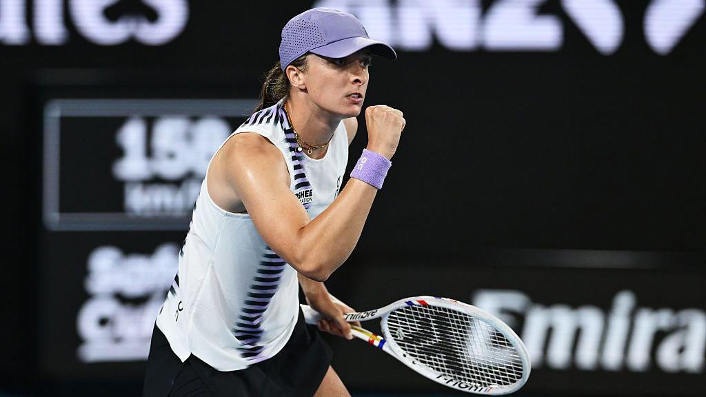 Iga Swiatek celebrates by punching her right fist