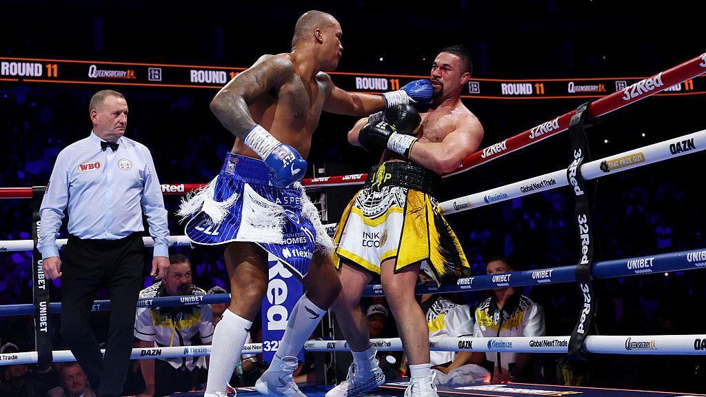 Fabio Wardley has Joseph Parker on the ropes