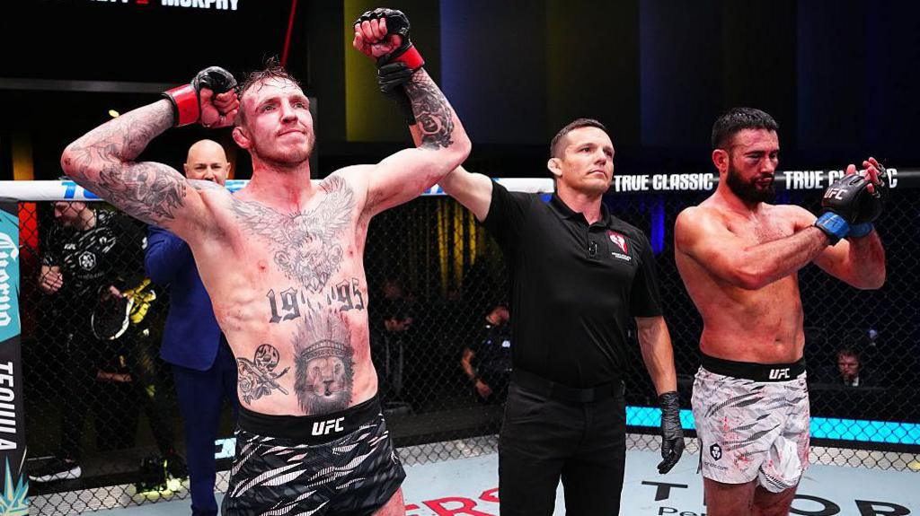 Rhys McKee celebrates his win against Daniel Frunza