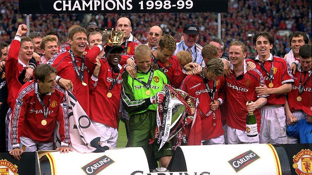 Manchester United celebrate winning the Treble in 1999