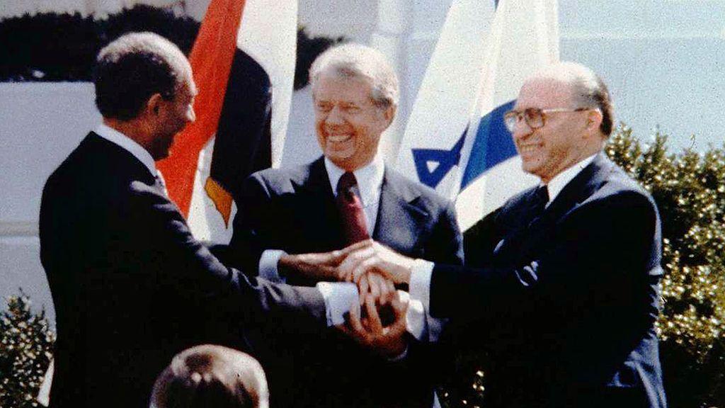 Egyptian President Anwar Sadat, US President Jimmy Carter and Israeli Prime Minister Menahem Begin shaking hands together