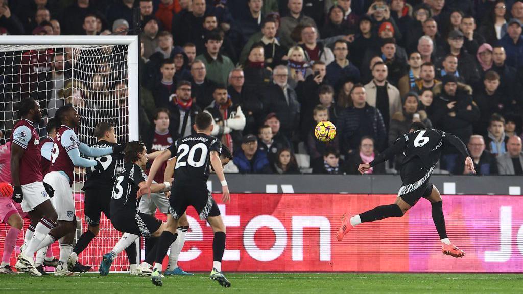 Gabriel scores for Arsenal