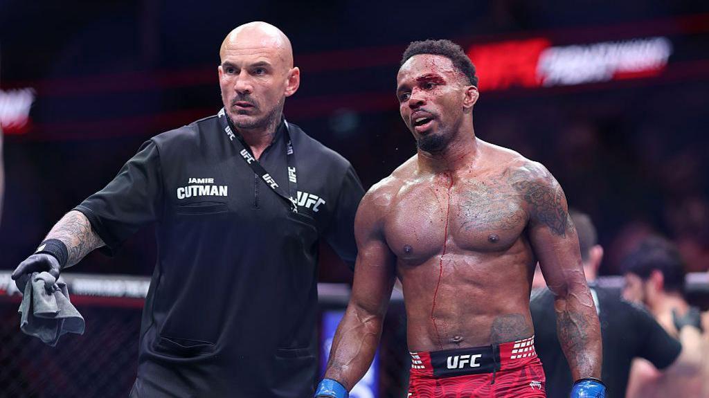 Lerone Murphy looks dejected after his defeat by Movsar Evloev