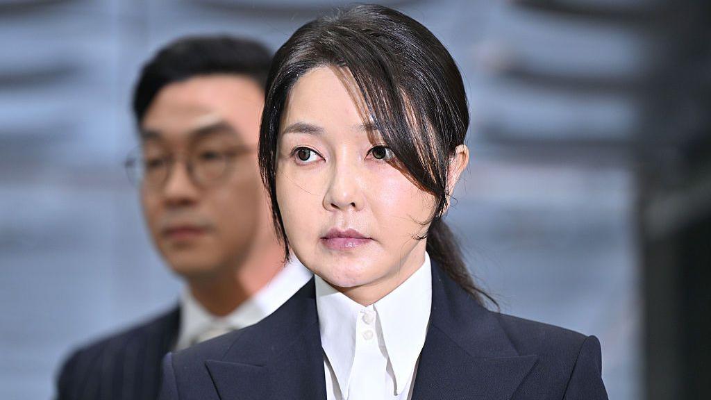 Kim Keon Hee, former first lady and the wife of South Korea's ousted President Yoon Suk Yeol, arrives at a Seoul Central District Court. She is in a black suit and white dress shirt.