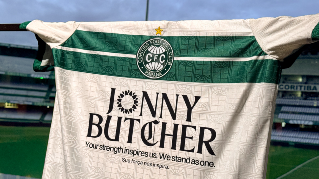 Brazilian top-flight club wear name of English fan with MND on shirts