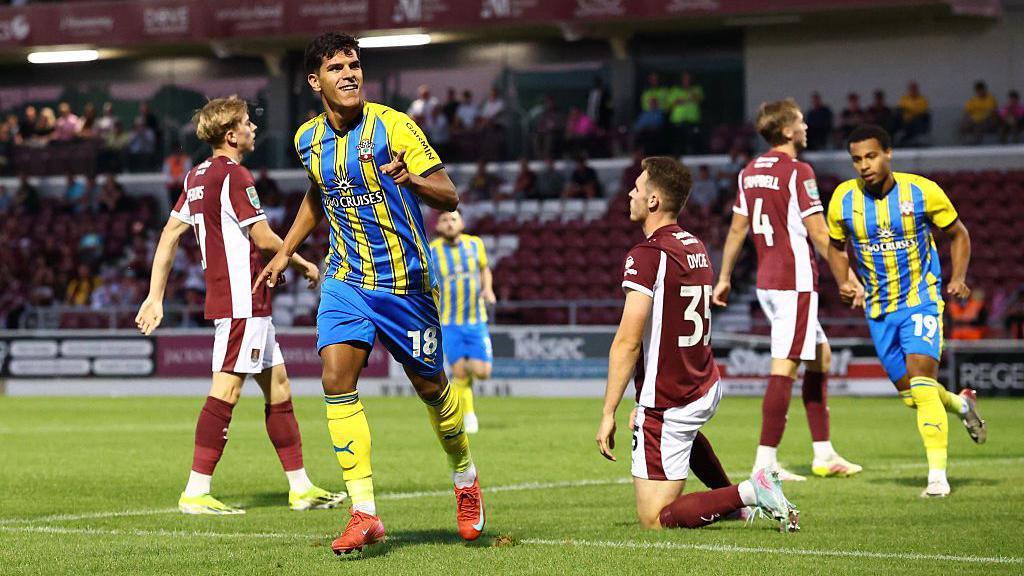 Mateus Fernandes celebrates after scoring