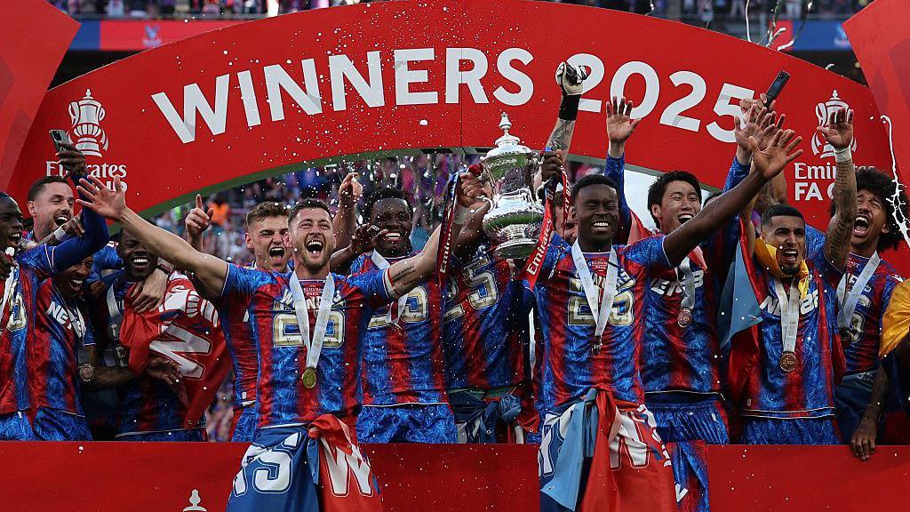 Crystal palace players celebrating win in FA cup final