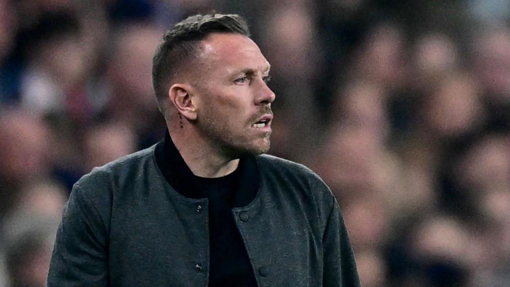 Уэльс сталкивается с суровыми уроками и вызовами для эго после недавнего выступления