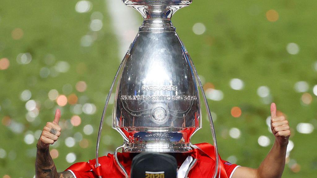 Bayern Munich observe pinch Champions League trophy