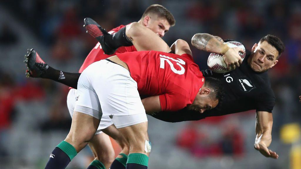 Ben Te'o tackles Sonny Bill Williams