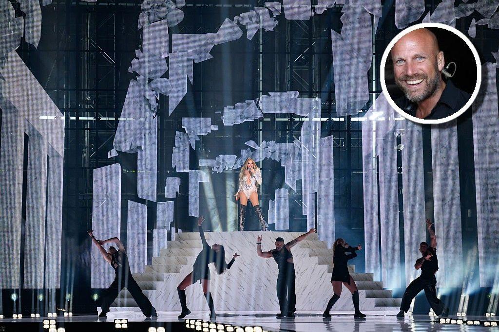 Spanish singer Melody performs on top of a giant staircase at Eurovision 2025. Stage manager Richard van Rouwendaal is pictured in an inlay at the top right hand side of the image.