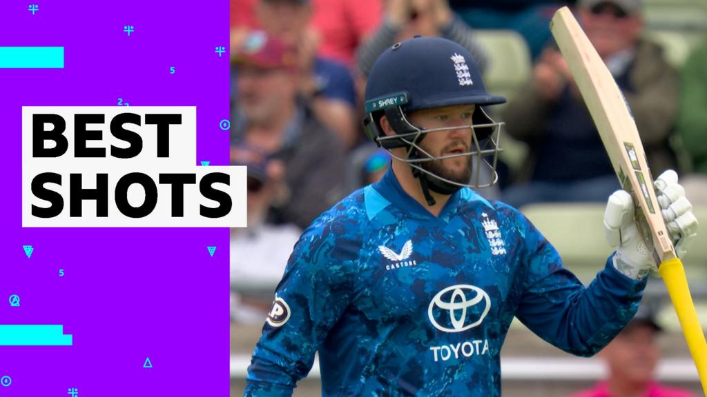 Duckett hits 33-ball half-century