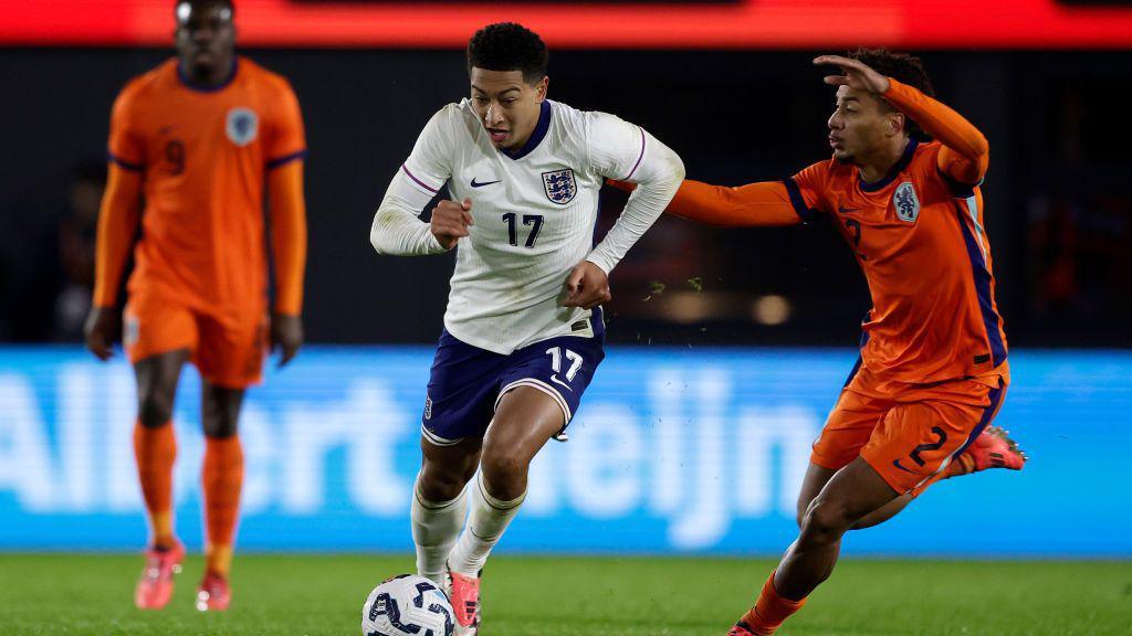 Jobe Bellingham playing for England Under-21s against the Netherlands