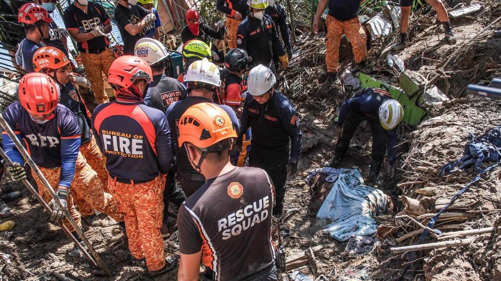 Emergency responders work on retrieving a body at the site of a landslide caused by heavy rains from Typhoon Kalmaegi in Sapangdaku, Cebu City, P