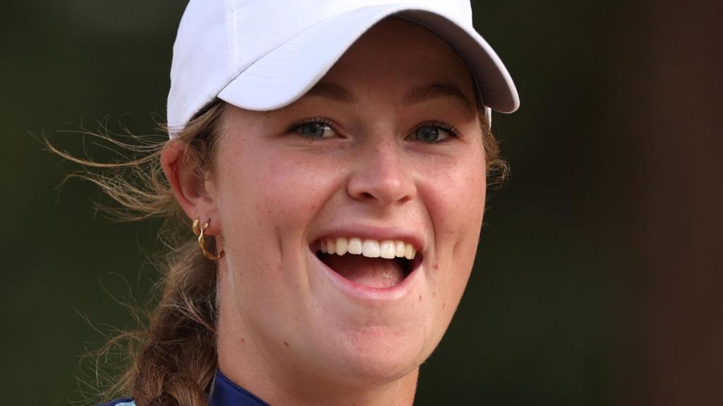 Rhodes holds nerve to win Joburg Open