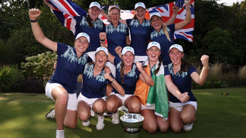 The Great Britain & Ireland Team of captain Catriona Matthew OBE, Lorna McClymont, Lottie Woad, Mimi Rhodes, Patience Rhodes, Aine Donegan, Sara Byrne, Beth Coulter & Hannah Darling with the Curtis Cup