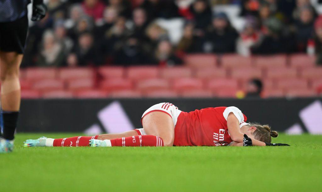 Vivianne Miedema is injured against Lyon in 2022