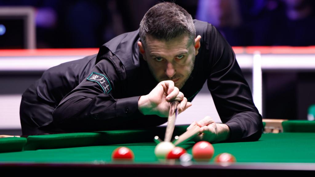 Selby thrashes Ding to set up final against Higgins