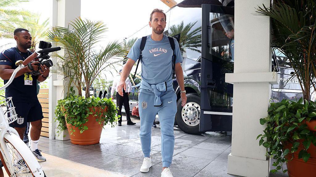 Harry Kane arrives at the hotel