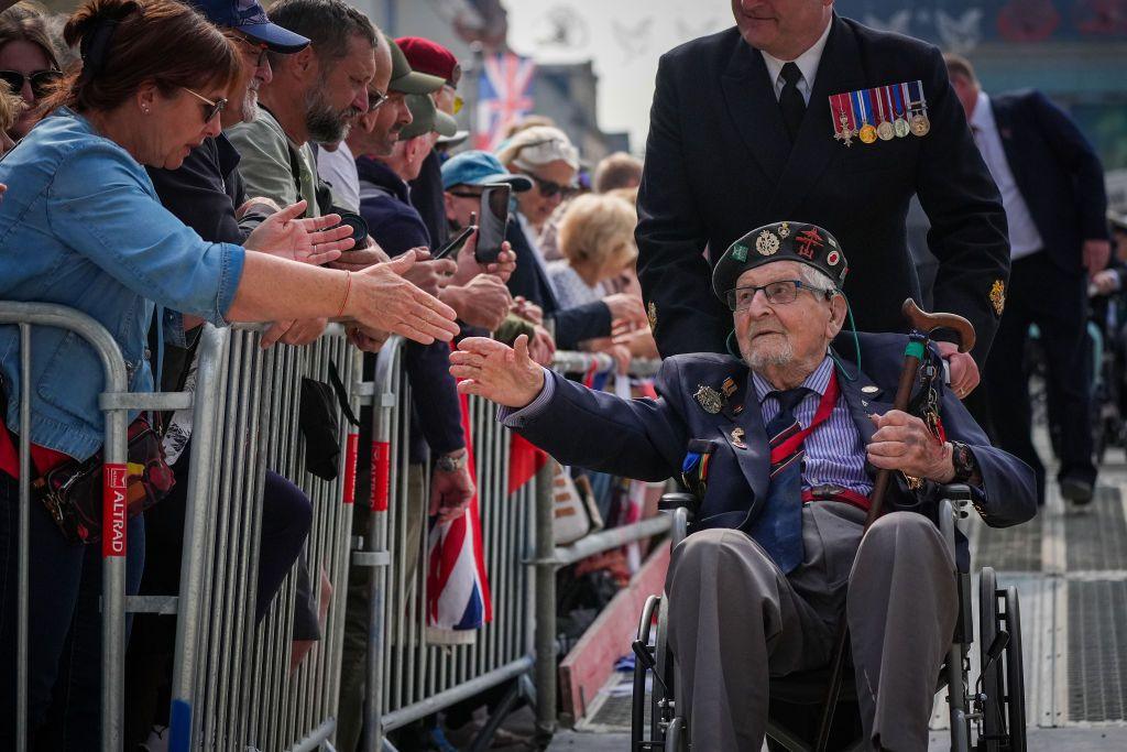 D-Day veterans are applauded in Arromanches-les-Bains, France