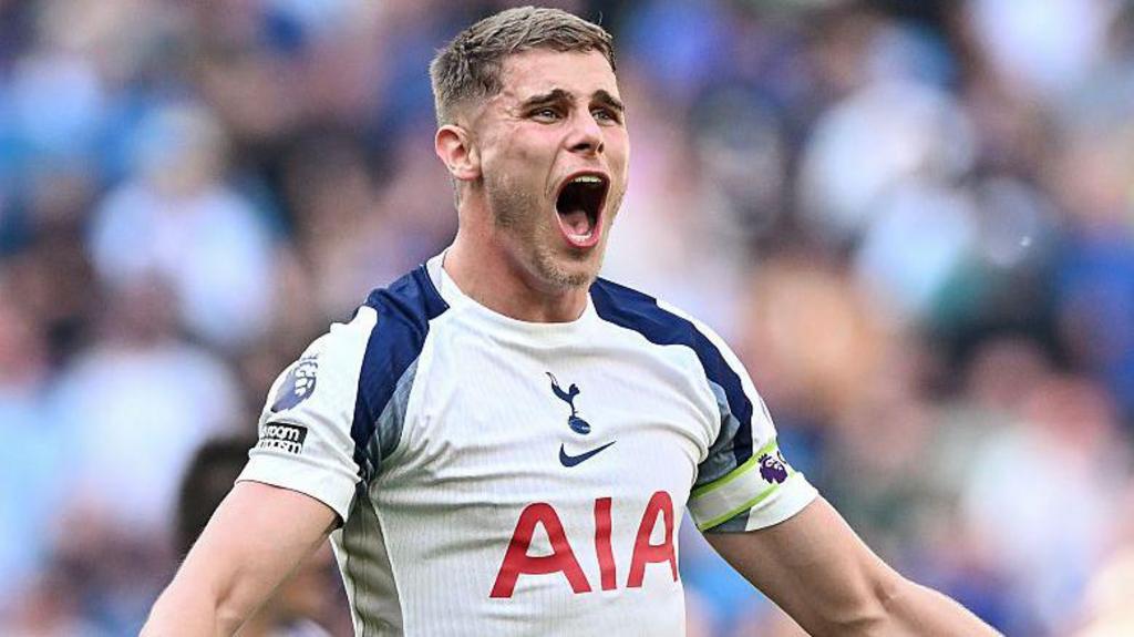 Van de Ven signs new long-term deal with Spurs