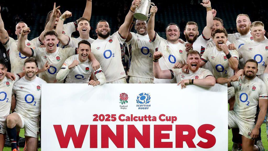 England lift the Calcutta Cup trophy after the team's victory during the Guinness Six Nations 2025 match between England and Scotland 