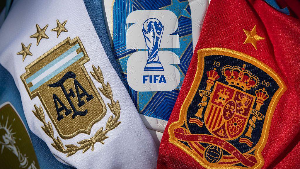 The Argentina and Spain badges with the official World Cup 2026 match ball