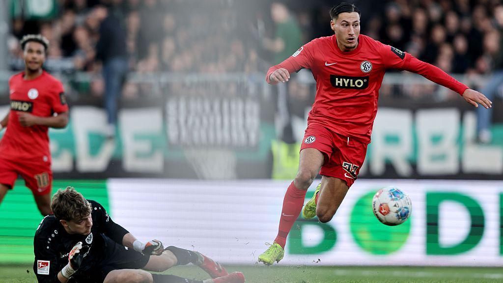 Ebnoutalib playing in the German second tier