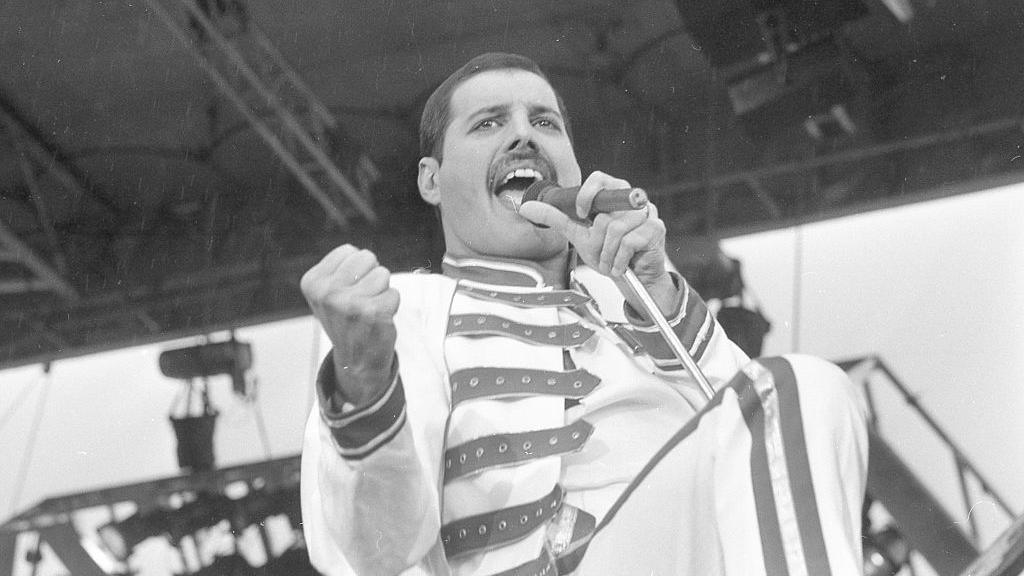 Freddie Mercury, lead singer of Queen, performing at Slane Castle. 5/7/86 Photographer Martin Nolan. (Part of the Independent Newspapers Ireland/NLI Collection). (Photo by Independent News And Media/Getty Images)