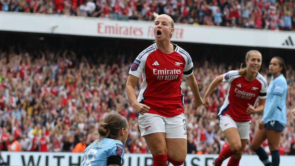 Beth Mead celebrates aft scoring for Arsenal astatine Emirates Stadium