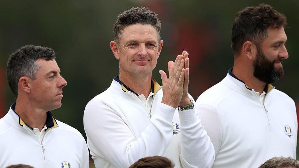 Justin Rose (centre) poses for a photo with his Ryder Cup team-mates Rory McIlroy (left) and Jon Rahm 
