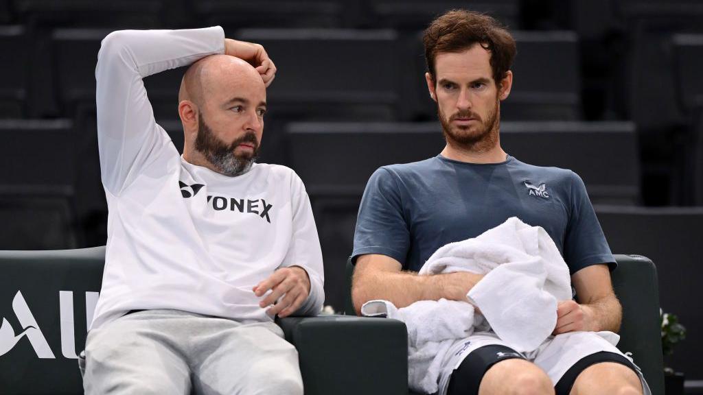 Jamie Delgado and Andy Murray pictured court-side