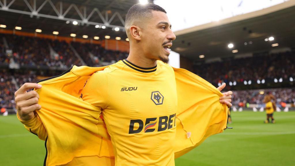 Wolves news: Andre's impressive passing stat - BBC Sport