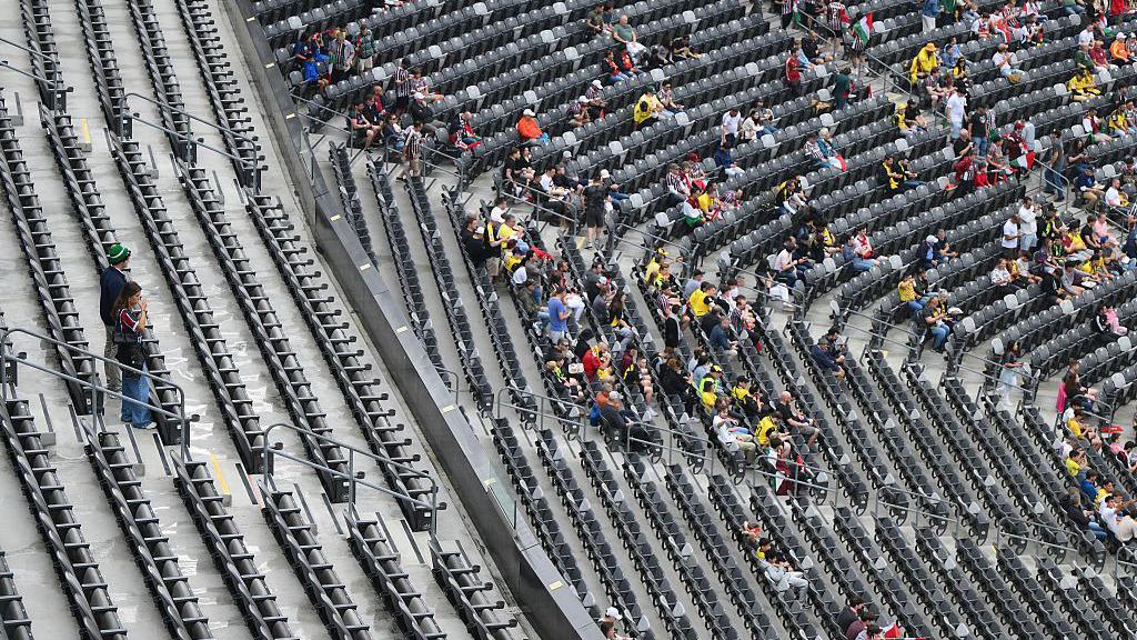 Fans watching Fluminense FC and Borussia Dortmund at the MetLife Stadium