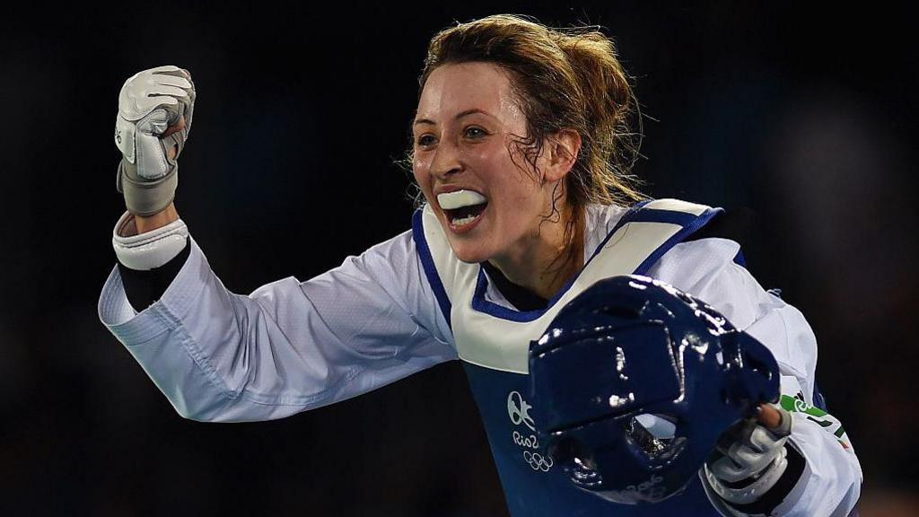 Jade Jones yn ennill medal aur yng Ngemau Olympaidd Rio de Janeiro yn 2016