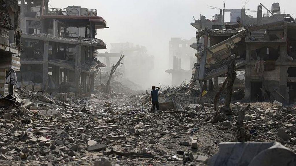 الصليب الأحمر يتسلم رفاتًا يُزعم أنها لرهينة من غزة