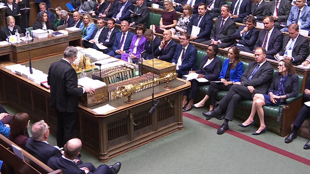 Starmer facing Badenoch in Commons