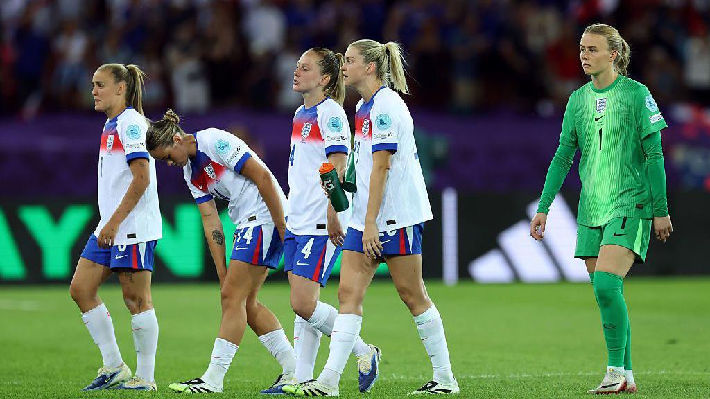 England players react