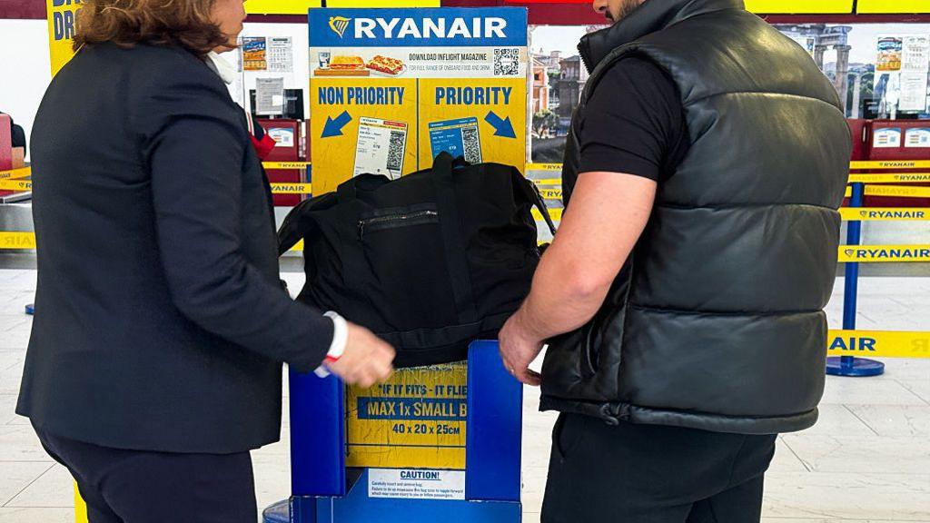 Ryanair erhöht Freigepäckgrenze für Mitarbeiter