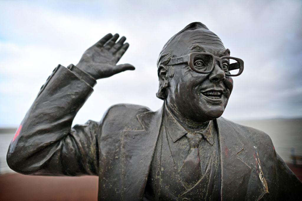 statue of Eric Morecambe on the Mmorcambe seaside front