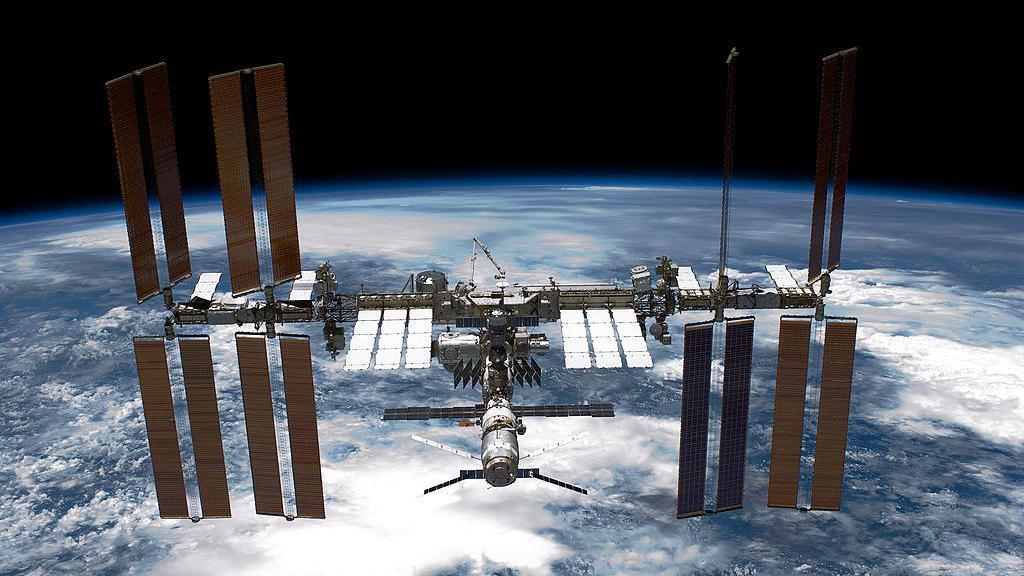 the iss floating above earth