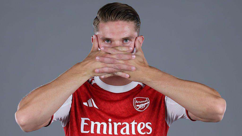 Viktor Gyokeres signs for Arsenal
