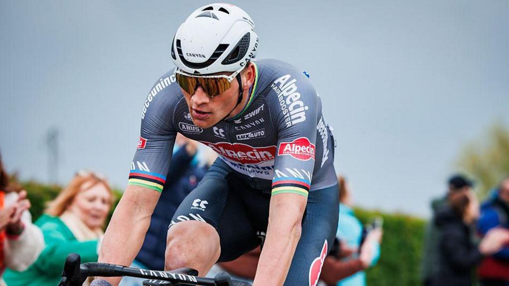 Man hands himself in after bottle hits Van der Poel