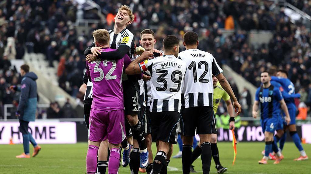 Aaron Ramsdale celebrates with his Newcastle United team-mates after the shootout win against Bournemouth in the FA Cup third-round tie at St James' Park on 10 January, 2026