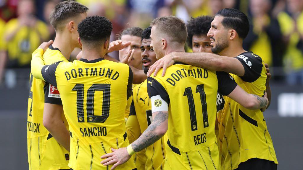 Borussia Dortmund players celebrating