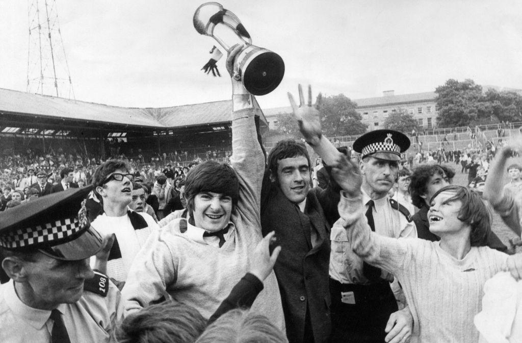 Newcastle players near  1969 Inter-Cities Fairs Cup