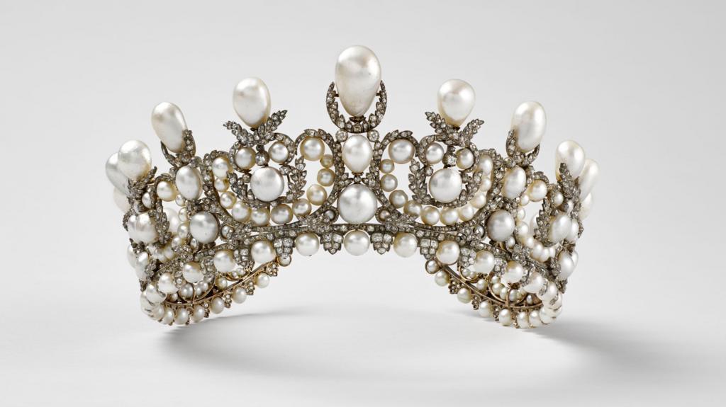 Procuratore stima il valore dei gioielli rubati al Louvre a 88 milioni di euro